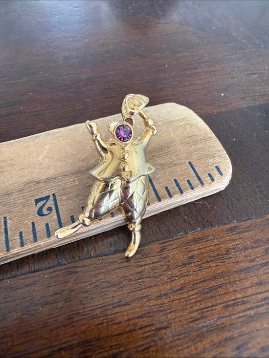 Jewelry - Vintage Monet Pin